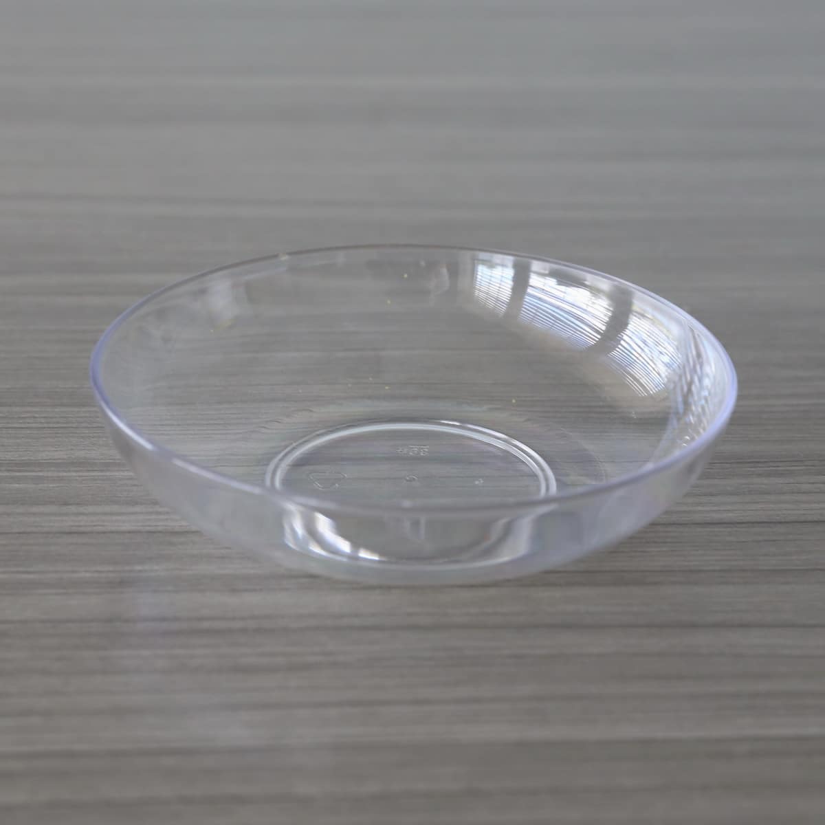 round clear plastic dish