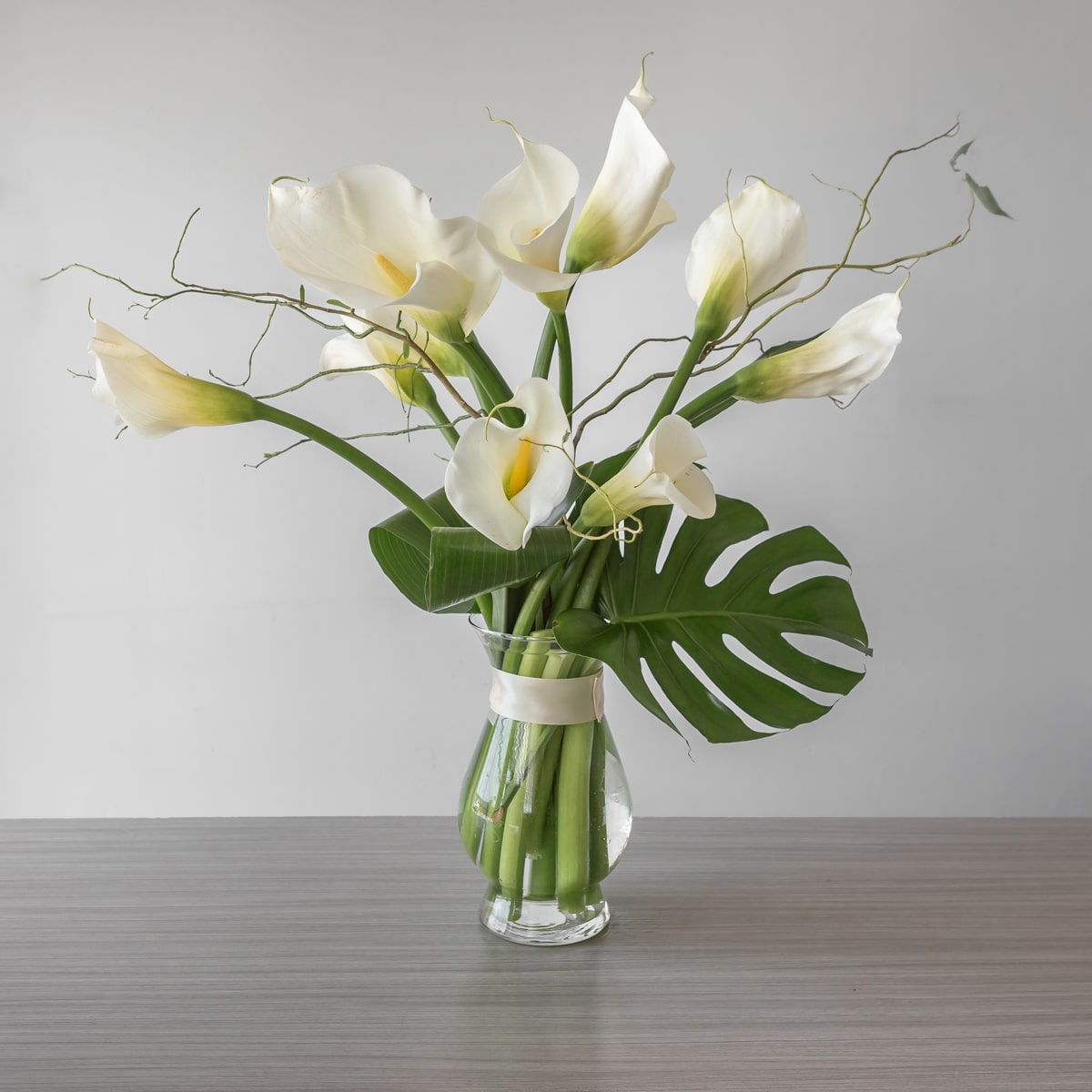 Classic Callas  arrangement 10 calla liliy flowers in a vase