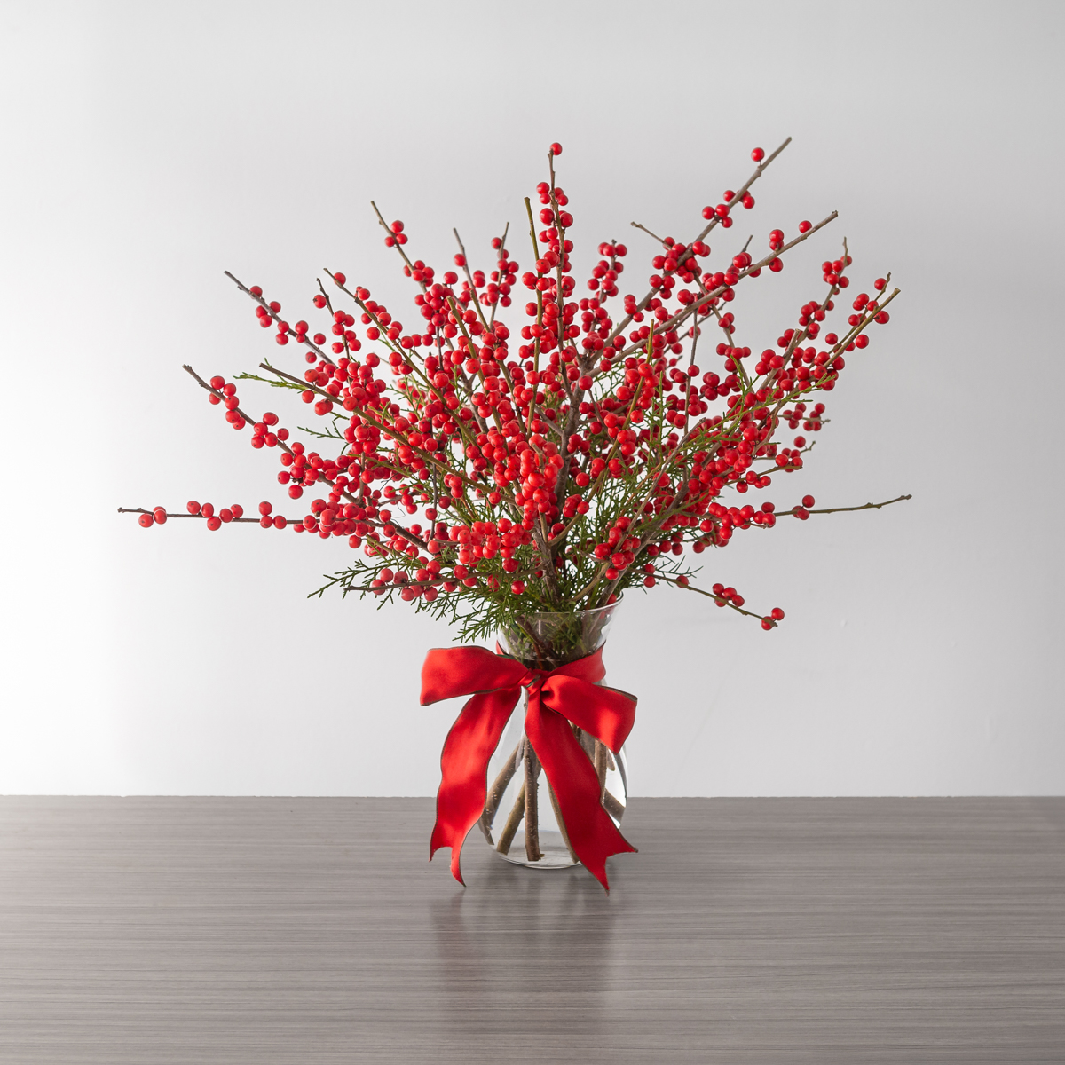 Winterberry Delight Vase red Ilex