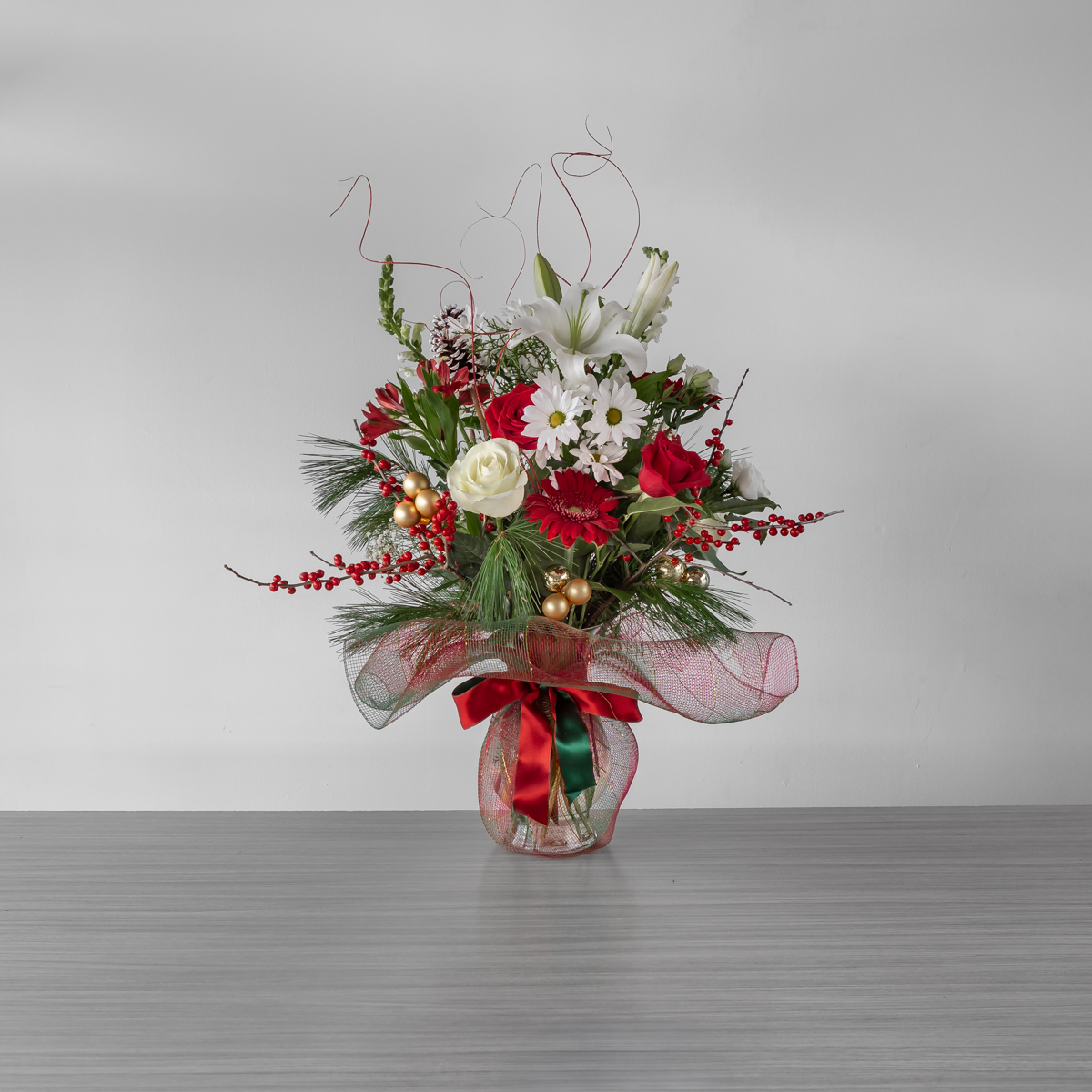 Holiday Bouquet Exquisite in vase