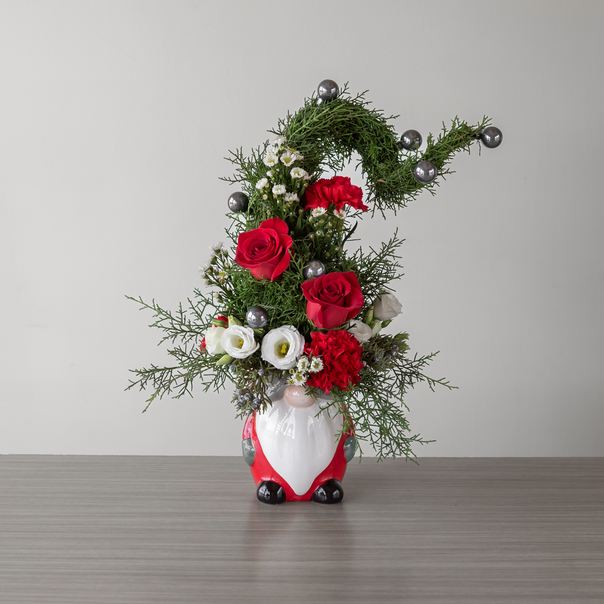 Gnomeo Christmas Arrangement